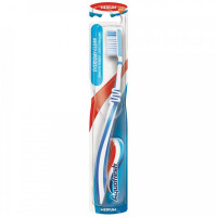 Зубная щетка Aquafresh Everyday Clean средней жесткости